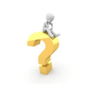 Un homme blanc est assis sur un point d'interrogation jaune.
